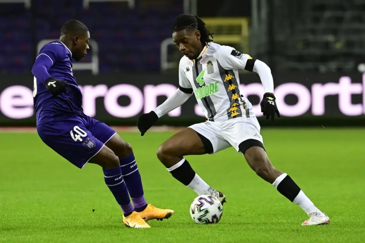 Debutant had telefoontje van Roberto Martinez nooit verwacht: "Dat is echt te gek als je ziet waar ik vandaan kom"