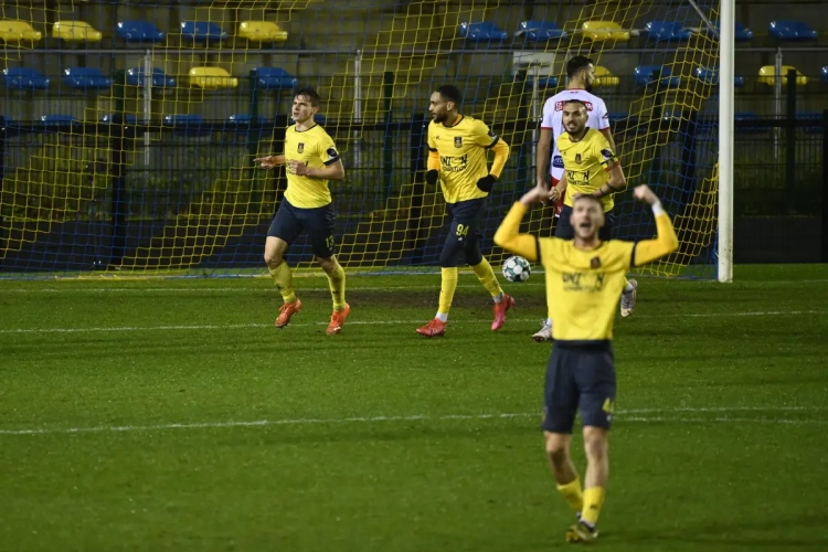 Union zorgt voor een stunt en schakelt met tien man alsnog Moeskroen uit in de Croky Cup 