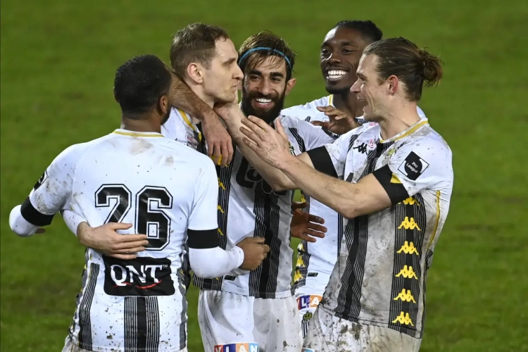 'Charleroi bouwt aan ploeg van volgend seizoen en verlengt contracten van twee ex-Anderlechtspelers'