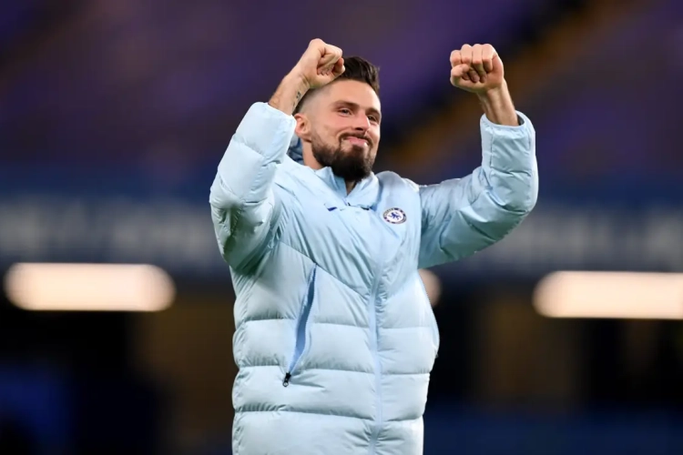 Nieuwe spits van AC Milan laat direct zijn kunsten zien