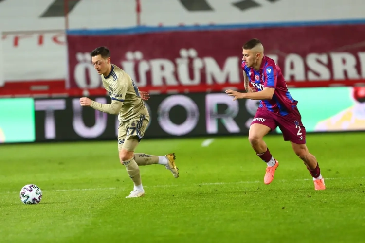 Mesut Özil uit selectie van Fenerbahce gegooid