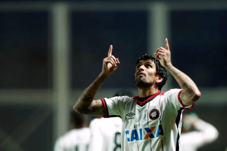 Lucho Gonzalez houdt ermee op