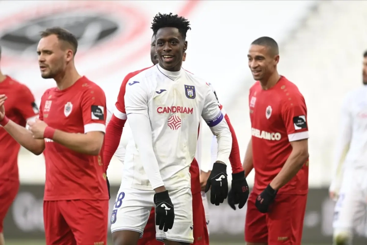 Reconstructie van (nakende) transfer van Sambi naar Arsenal: hoe Verbeke op een héél slimme manier de prijs kon opdrijven