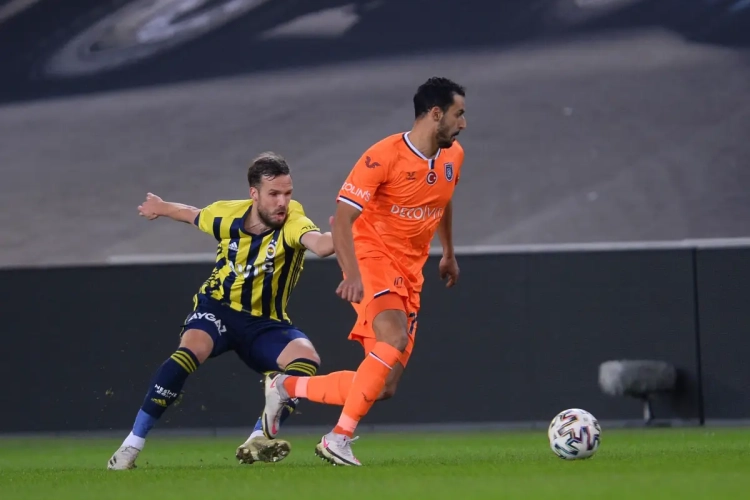 Hij kan het nog! Chadli zet met doelpunt comeback in gang bij Istanbul Basaksehir