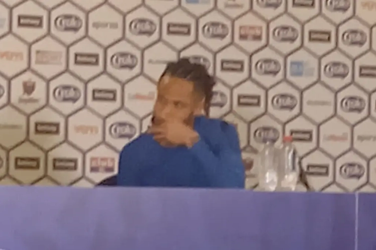 Bongonda met dikke sigaar op persconferentie en klaar om verder te feesten: "We gaan alles afbreken in Genk"