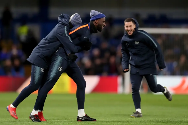 Chelseaverdediger wil het opnemen tegen Hazard: "Hij is een van de beste ter wereld