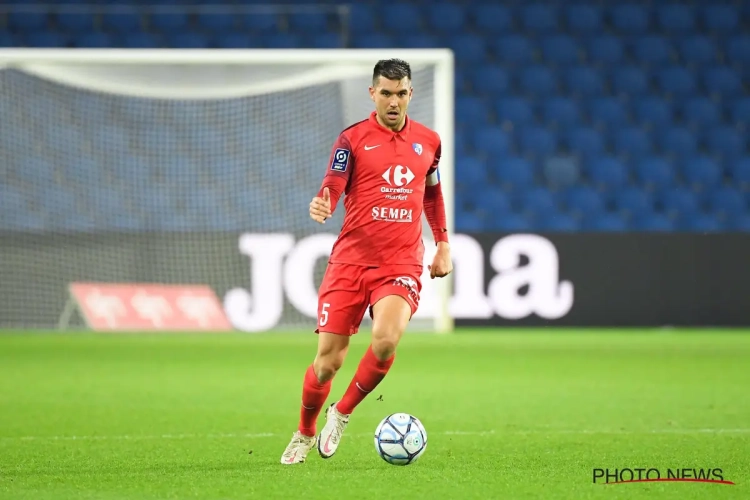 Spek naar wiens bek? 'Diverse Belgische clubs azen op sterke verdediger uit Frankrijk'