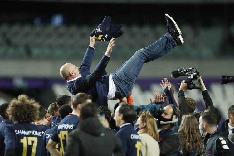 🎥 Club Brugge maakt compilatie van de allerbeste beelden van donderdagavond: "Ik wil hier drank hebben!"