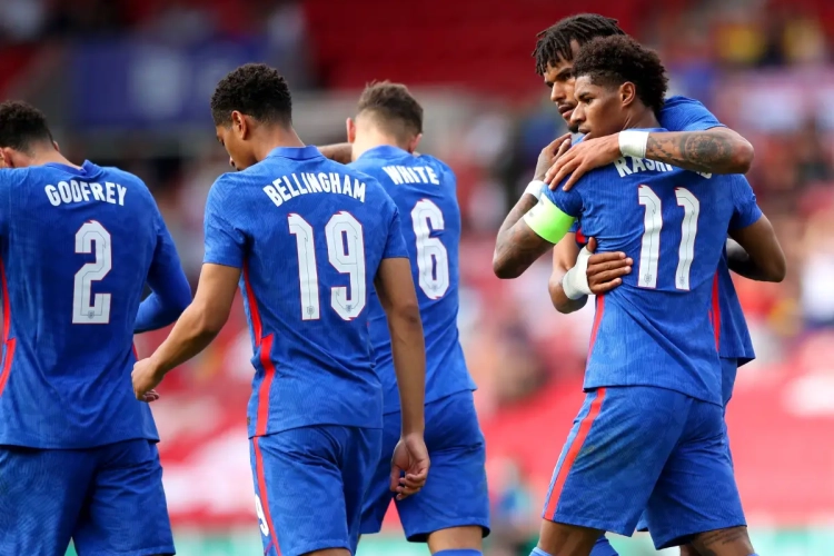 OFFICIEEL: Gareth Southgate heeft vervanger gekozen voor geblesseerde Alexander-Arnold 