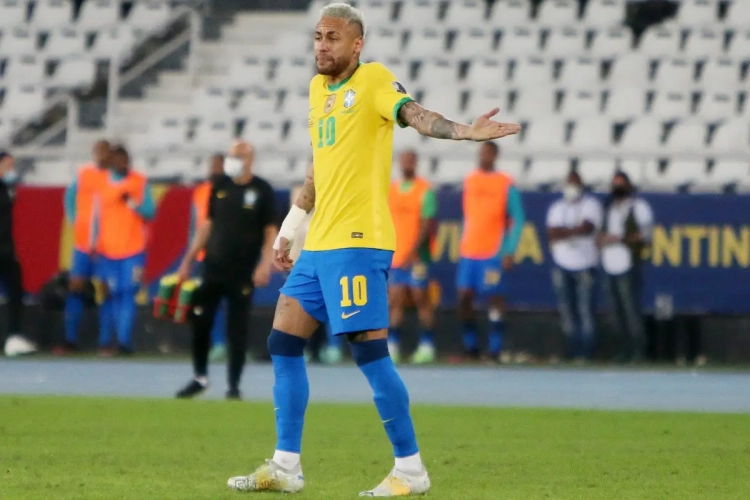 Neymar krijgt steun van ploegmaten om Braziliaanse nationale ploeg vaarwel te zeggen