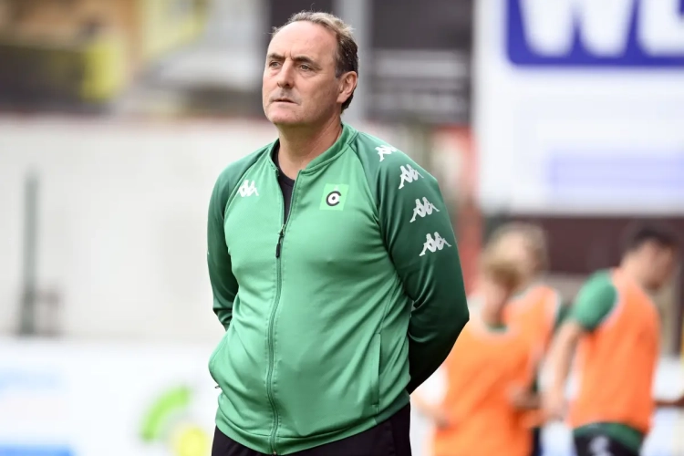 Yves Vanderhaeghe naar eerste Brugse derby als trainer: "We zweven niet en lopen niet met onze kop in de wolken"