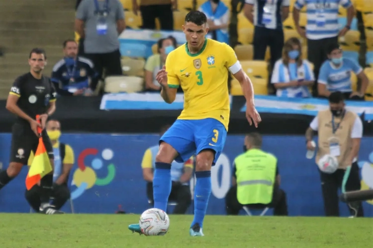 De terugkeer van 41-jarige Thiago Silva wordt concreet: 'Deze vier Premier League-clubs bieden contract aan'