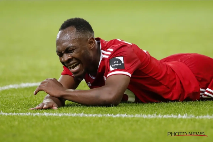 Muleka stuurt kat naar stage en wil transfer forceren