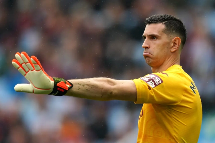 🎥 Hebben mind games van Martinez gewerkt? Doelman van Villa wil dat Ronaldo penalty trapt en ziet Bruno missen