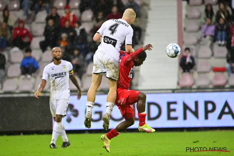 Speler en coach reageren na twijfelgeval: "Was geen fout voor mij" en "Vooral erg dat we onze muur niet goed opstellen"