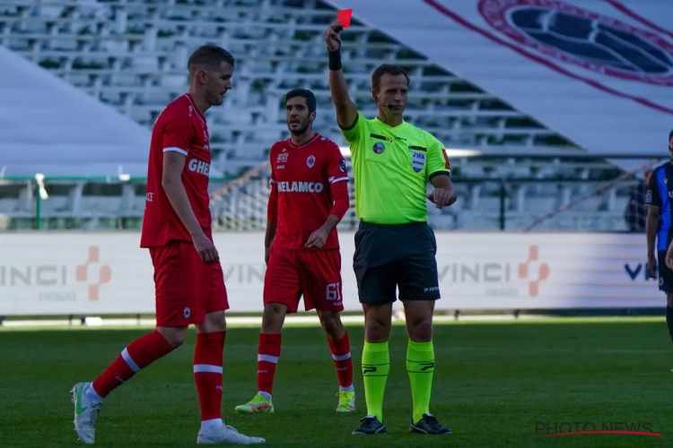 Björn Engels komt er heel goedkoop vanaf na rode kaart tegen Club Brugge