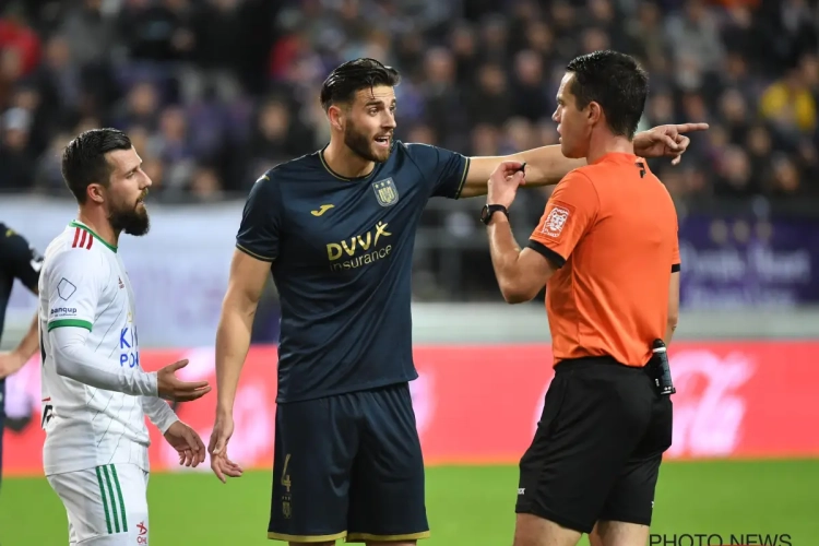 Ex-ref Gumienny heeft lof voor ref in Anderlecht-OHL: "Heeft boel onder controle, zonder gekke stoten uit te halen"