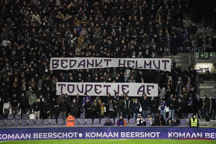 Fans van Beerschot steken de draak met Helmut Lotti