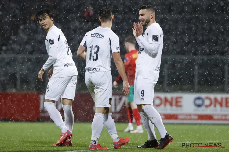 Weergaloze Deniz Undav scoort niet drie maar vier keer: "Mijn neus is te groot"