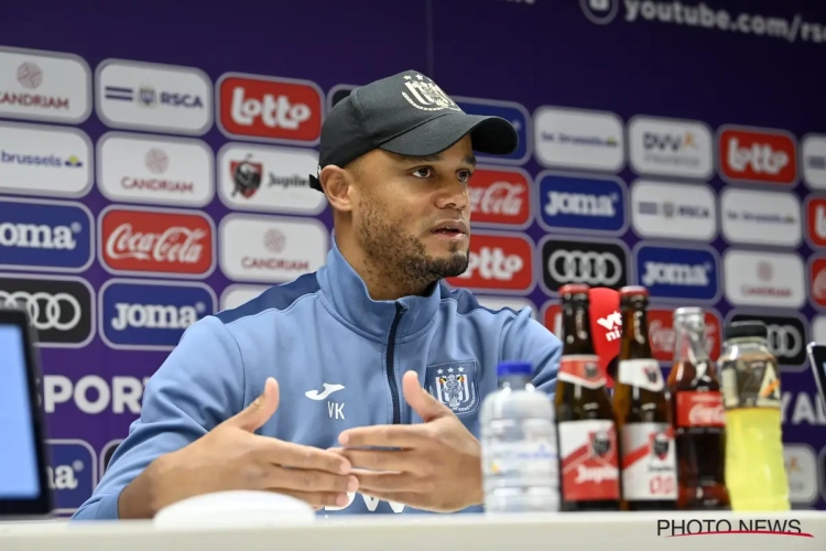 Hoe denkt Kompany over de drive van Zirkzee? "Ken zijn werkpunten, maar ook zijn ongelooflijk talentenpakket"