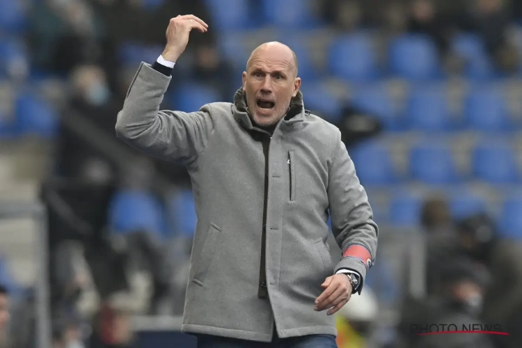 🎥 Raam van supportersbus Club Brugge sneuvelt bij wegrijden in Genk