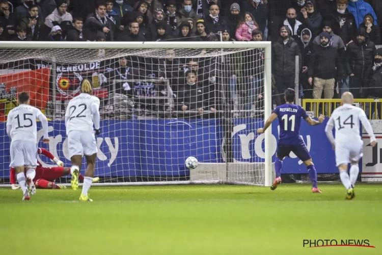 Penalty of niet in Eupen-Anderlecht? Ex-ref: "Sterk werk van de VAR"