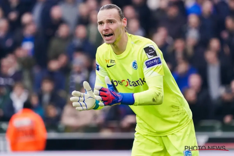 Maarten Vandevoordt gaat in tegen voetbalwet en verdedigt zich: "Dat is niet altijd het geval"