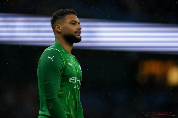 🎥 Dan mag je eens spelen: vreselijke blunder invallersdoelman Manchester City zet Liverpool op rozen