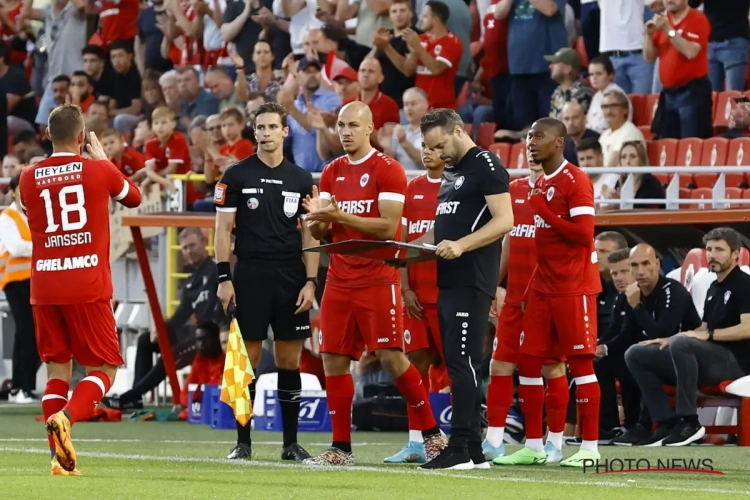 Mark van Bommel over zijn twee spitsen: "Uitzonderlijke situatie, maar ik ben er blij mee"