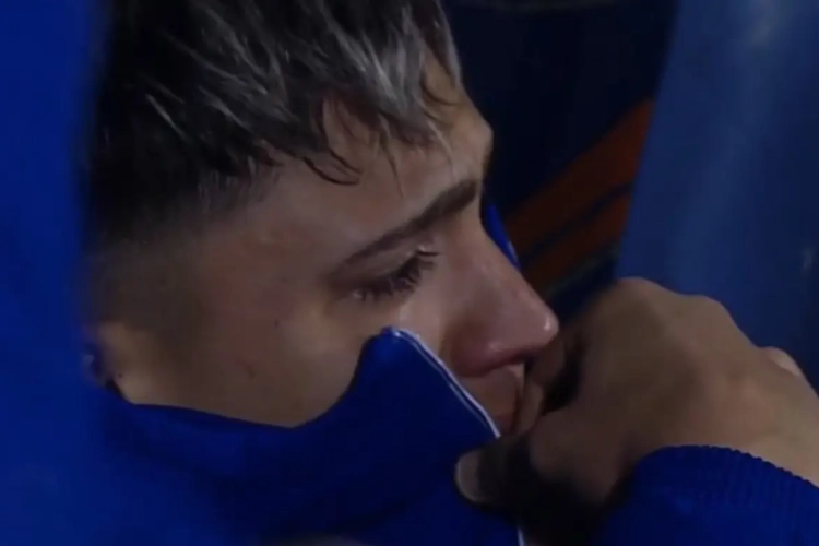 🎥 Horrortackle, speler zwaar geblesseerd en barst op de bank in tranen uit