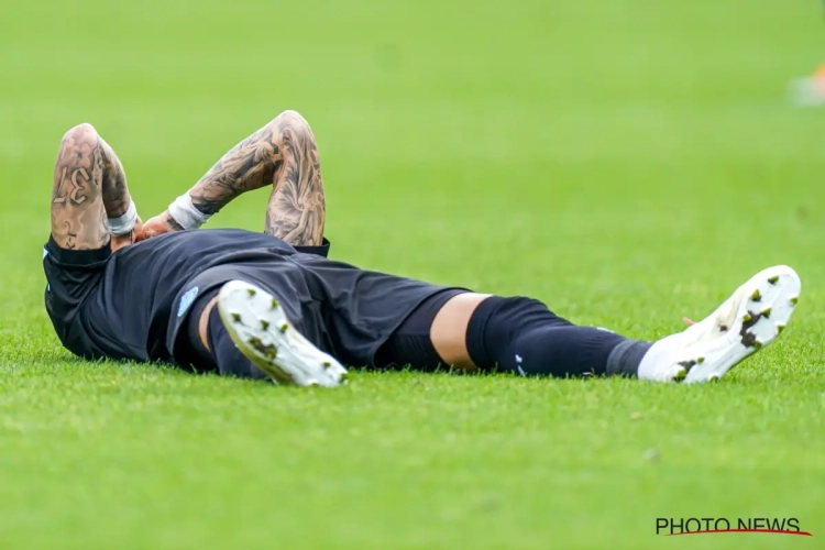 Aiai Noa Lang... Aanvaller staat twee minuten op het veld waarna hij geblesseerd uitvalt, transfer in gevaar