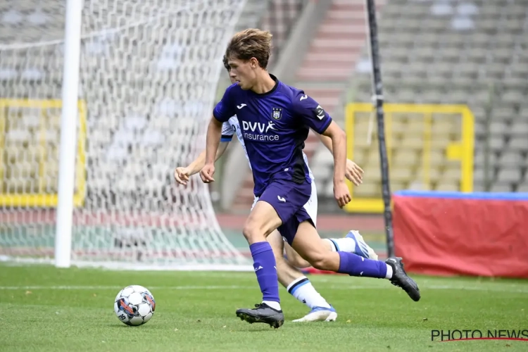 Het klassement in 1B al eens bekeken? RSCA Futures maakt furore: "We laten ons wegzetten door een manneke van 17"