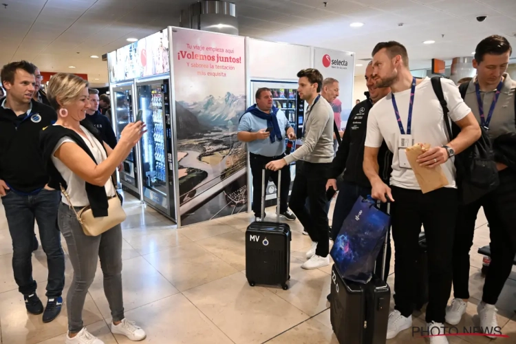 Na korte nacht veel applaus voor en selfies met Simon Mignolet op Madrileense luchthaven