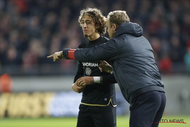 Veldman probeert Fabio Silva te corrigeren: "Hij is gefrustreerd, maar hij moet ook voor de goal zijn en niet op de flank"