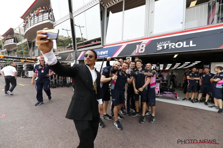 Wat deed deze man in godsnaam op het veld? Foto's van sterrenchef met WK-trofee in handen zorgen voor polemiek