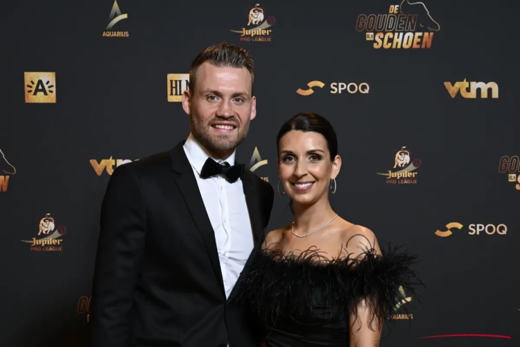 📷 Beau monde van het Belgisch voetbal verzamelt in mooiste outfit: iedereen verwacht Mignolet op hoogste schavotje