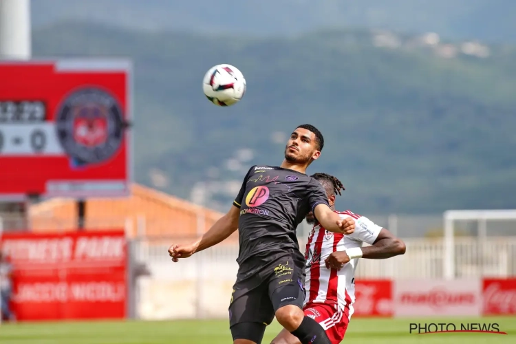 Aanvaller geschorst door club na bijzonder vrouwonvriendelijke uitspraak: "Bij ons mogen ze dat niet"