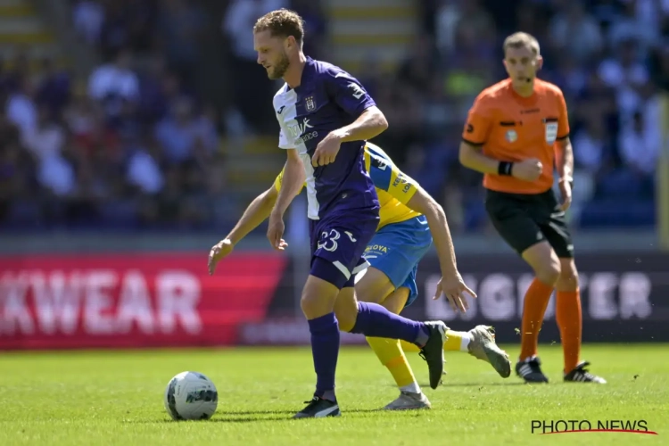 Mats Rits voetbalt zich meteen in de paars-witte harten: "Fijn dat de fans me meteen in de armen sluiten & een goed gevoel geven"