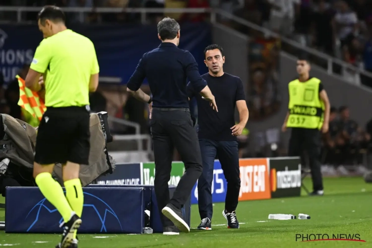 Jan Mulder spreekt zich uit over opvallend onderonsje tussen Xavi en Van Bommel