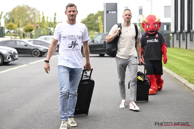 Groot contrast: Batshuayi steelt weeral de show met outfit terwijl Vertonghen gewoon in t-shirt van één van de beste comedyreeksen verschijnt