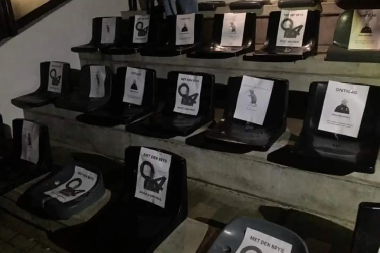 Positie Brys stilaan onhoudbaar bij OH Leuven... Fans ondernemen nachtelijke actie