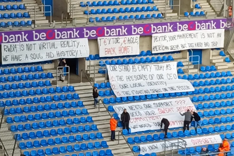 RWDM-fans boycotten match, maar... hangen wel Genk-tribune vol spandoeken met duidelijke boodschap