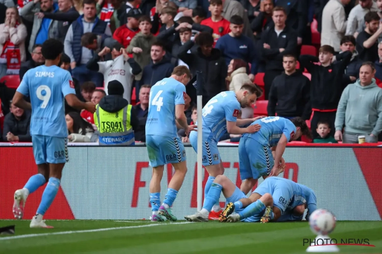 🎥 Onwaarschijnlijke taferelen: Engelse tweedeklasser zorgt bijna voor onvoorstelbare comeback tegen Manchester United