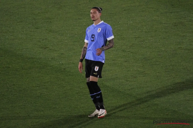 🎥 Hallucinante beelden vanop Copa America: Spelers van Uruguay, met Darwin Nunez voorop, gaan in de tribunes zwaar op de vuist met supporters