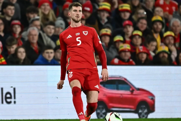 Heeft Fabrizio Romano de volgende transfer van Anderlecht verklapt? 'Anderlecht wil Premier League-verdediger halen én heeft troefkaart in handen om deal te doen slagen'