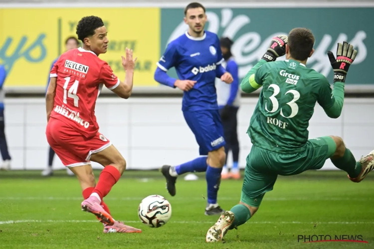 Davy Roef prikt zeer stevig richting Ivan Leko