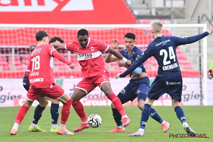Zulte Waregem krijgt zware klap te verwerken tijdens wedstrijd tegen Antwerp