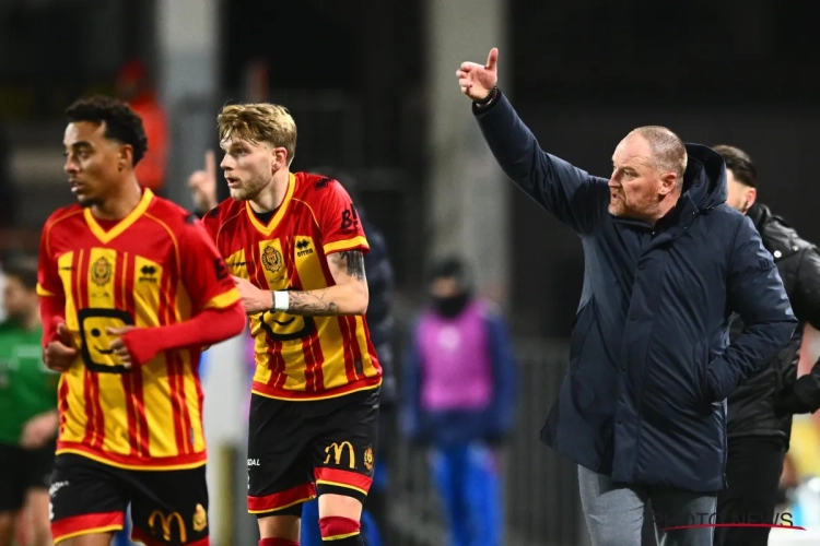 🎥 Vanderbiest licht gebeten en vloekt op nieuw probleem KV Mechelen: "Daar zakt mijn broek van af"