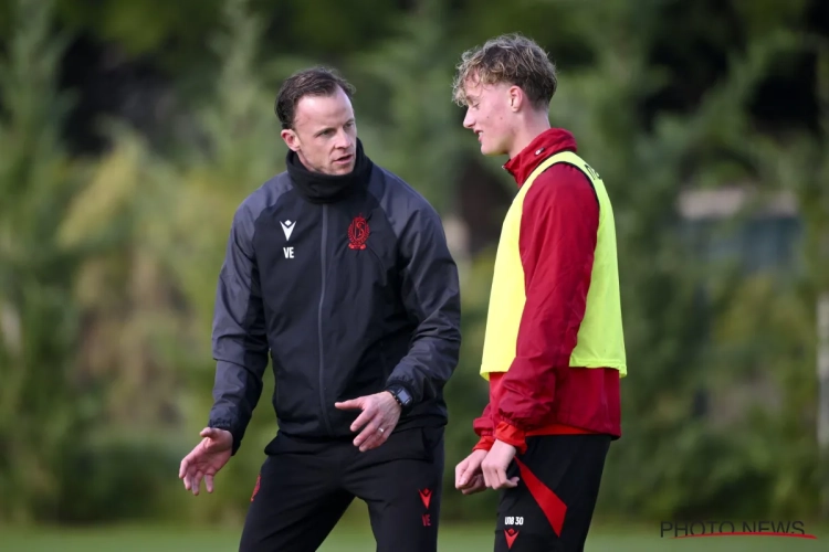 Jeugdproduct Gent plots mee op stage met ... Standard: "Chapeau voor De Cat"