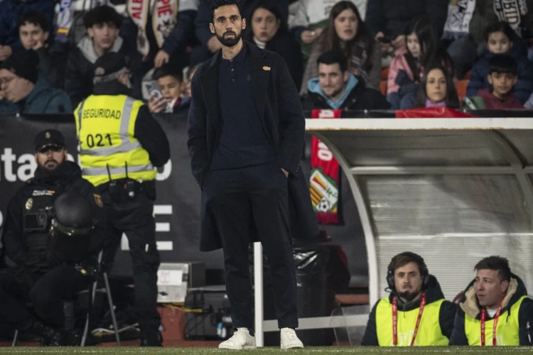 Arbeloa beleeft horrordebuut: Real Madrid pijnlijk uitgeschakeld door tweedeklasser in Spaanse beker